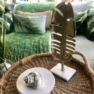 NWT! Tall Hawaiian Leaf Marble Style Base